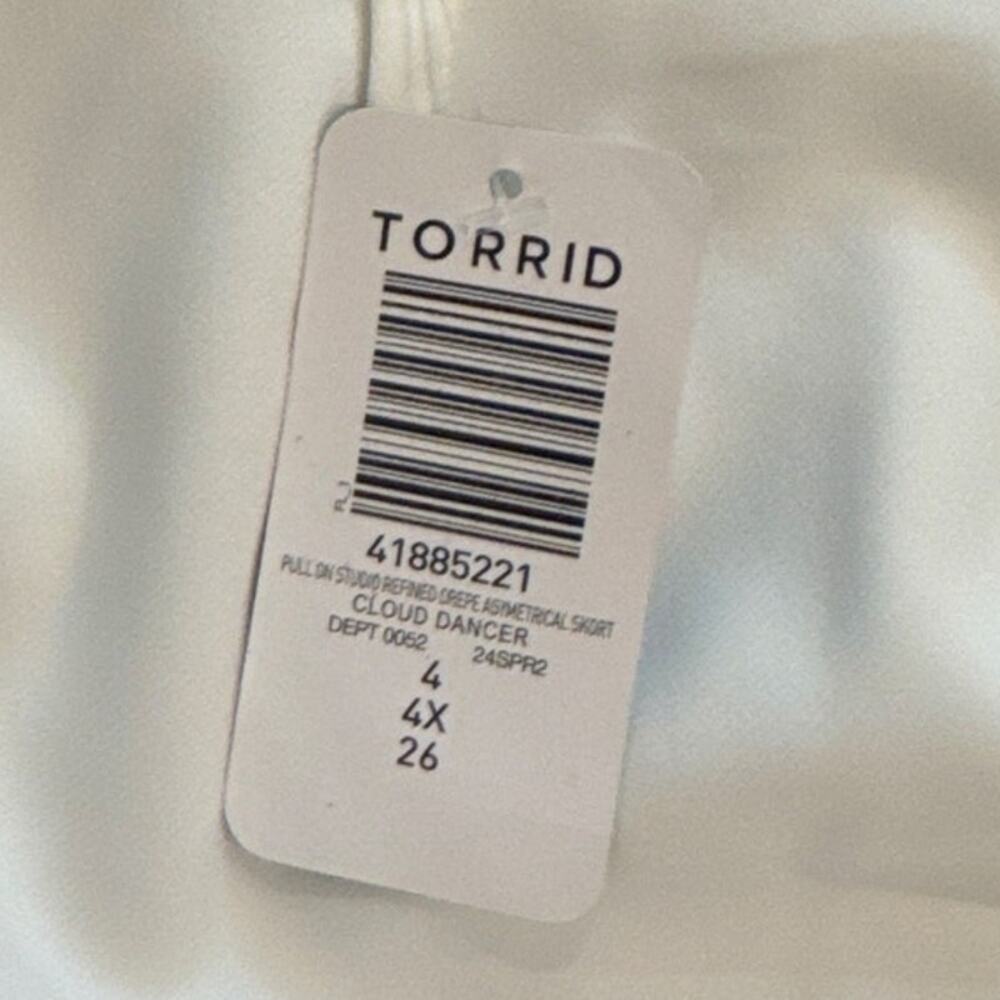 Torrid Refined Crepe Pull on Asymmetrical Skort in Cloud Dancer Women's Sz 4 - Picture 5 of 9